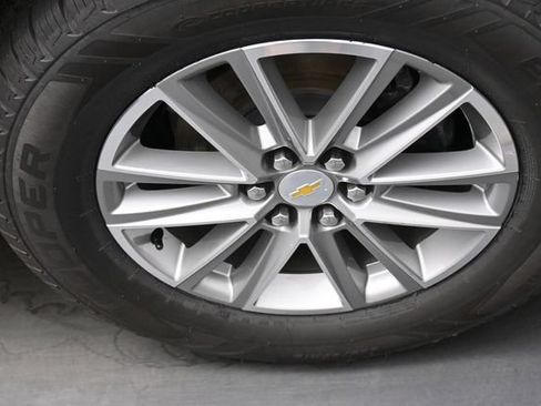 Used 2022 Chevrolet Traverse LT FWD image 33
