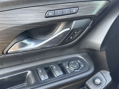 Used 2021 GMC Terrain SLT w/ Infotainment Package II FWD image 17