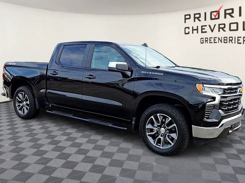 Used 2023 Chevrolet Silverado 1500 LT AWD/4WD image 2