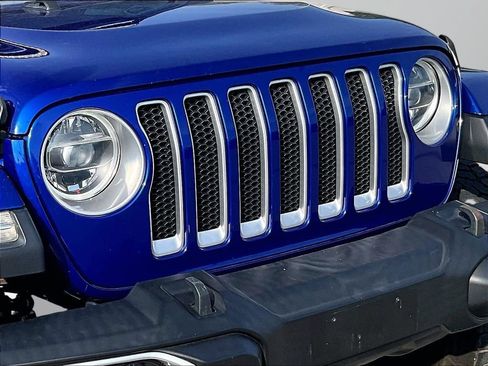 Used 2018 Jeep Wrangler Unlimited Sahara AWD/4WD image 29