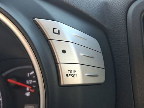 Used 2012 Nissan Quest S image 23