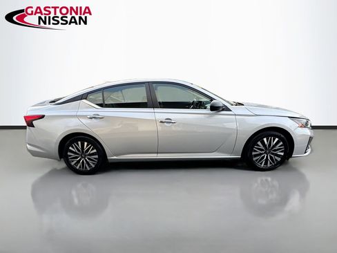 Used 2024 Nissan Altima 2.5 SV image 10