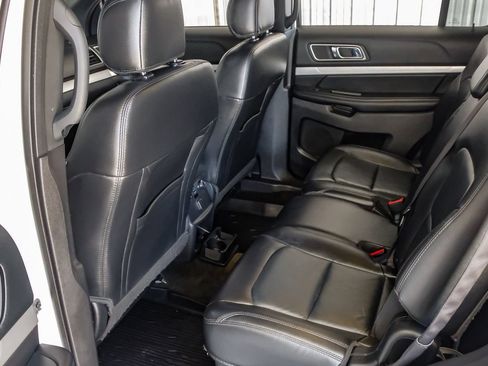 Used 2017 Ford Explorer XLT w/ Equipment Group 202A FWD image 36