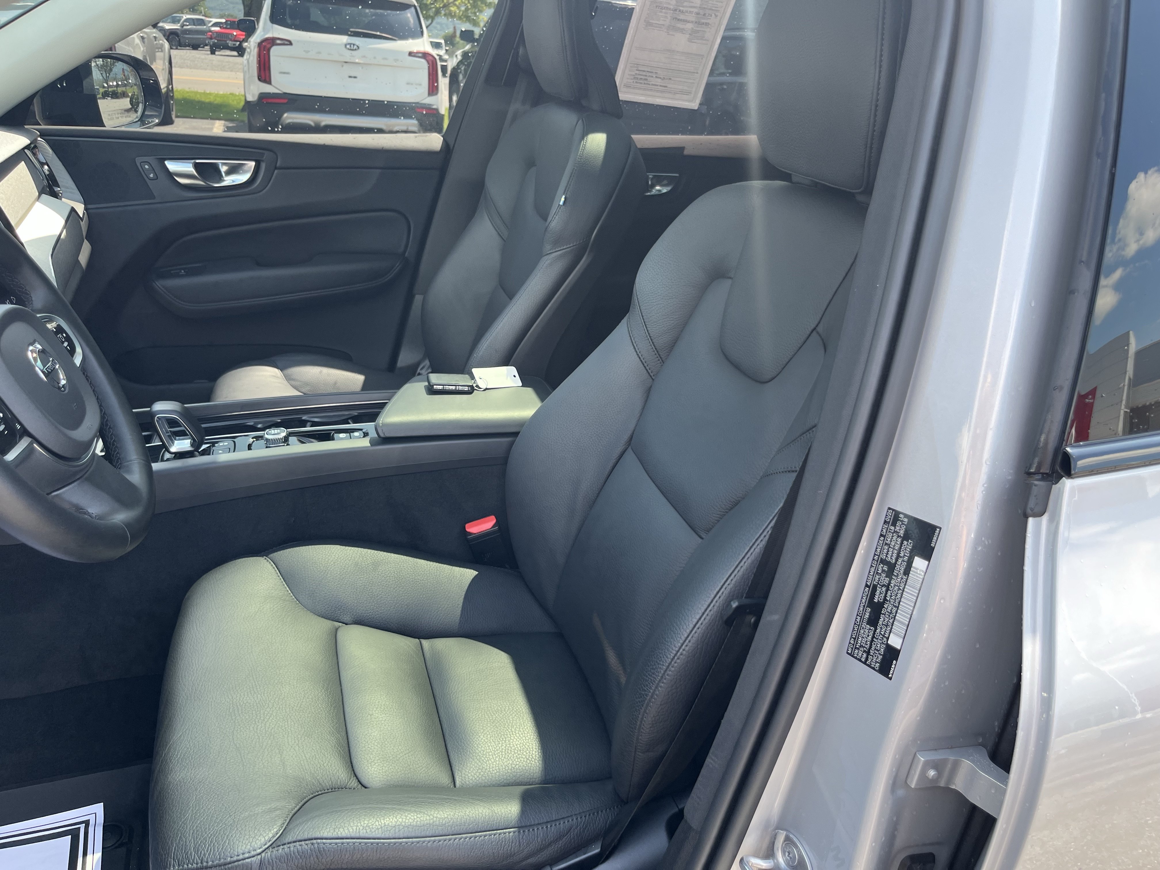 Used 2025 Volvo XC60 B5 Plus AWD/4WD image 18