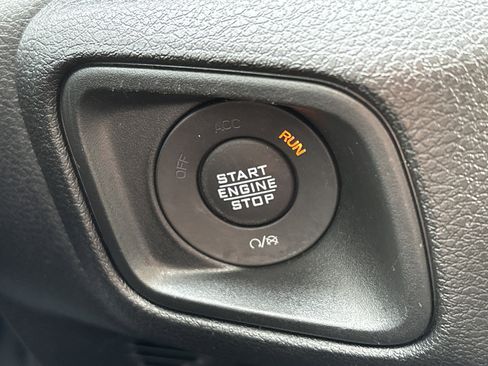 Certified 2025 Jeep Gladiator Sport image 33