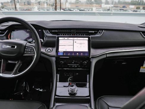 New 2025 Jeep Grand Cherokee Limited w/ Black Appearance Package image 13