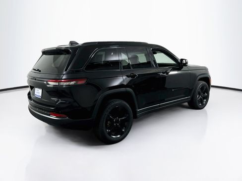 Used 2024 Jeep Grand Cherokee Limited w/ Black Appearance Package AWD/4WD image 5