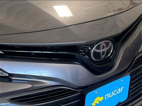 Used 2019 Toyota Camry XLE FWD image 32