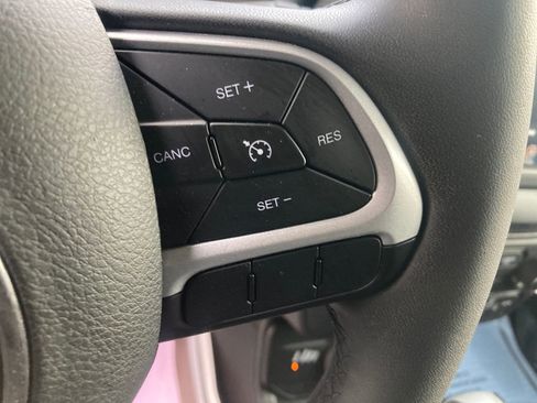 Used 2018 Jeep Renegade Latitude image 43