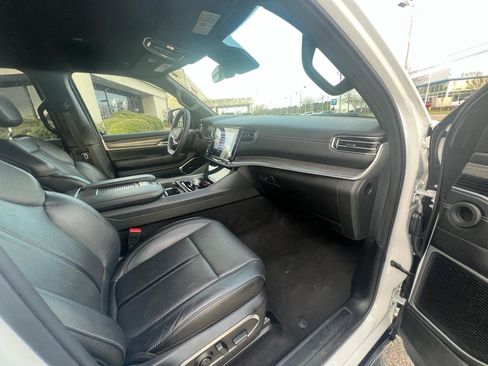 Used 2024 Jeep Wagoneer L Series II image 44