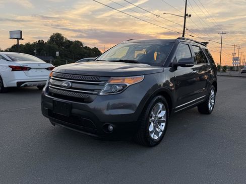 Used 2015 Ford Explorer Limited w/ Equipment Group 301A FWD image 3