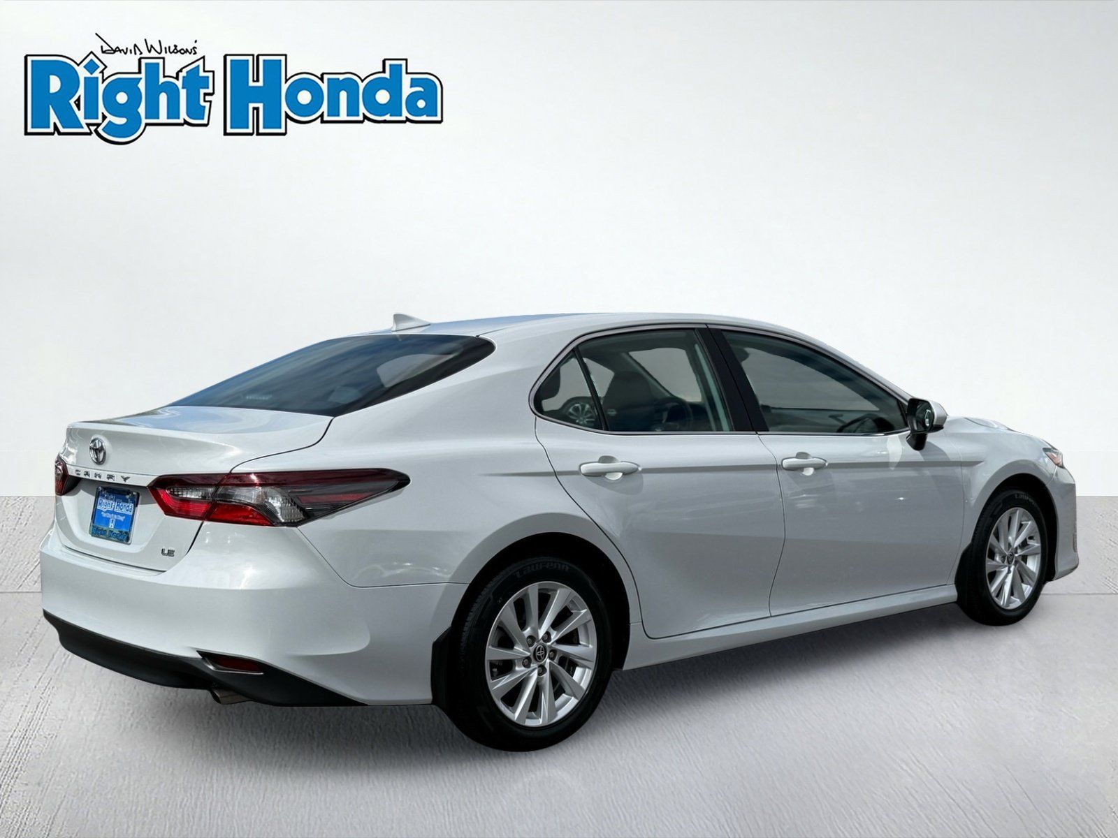 Used 2024 Toyota Camry LE FWD image 8