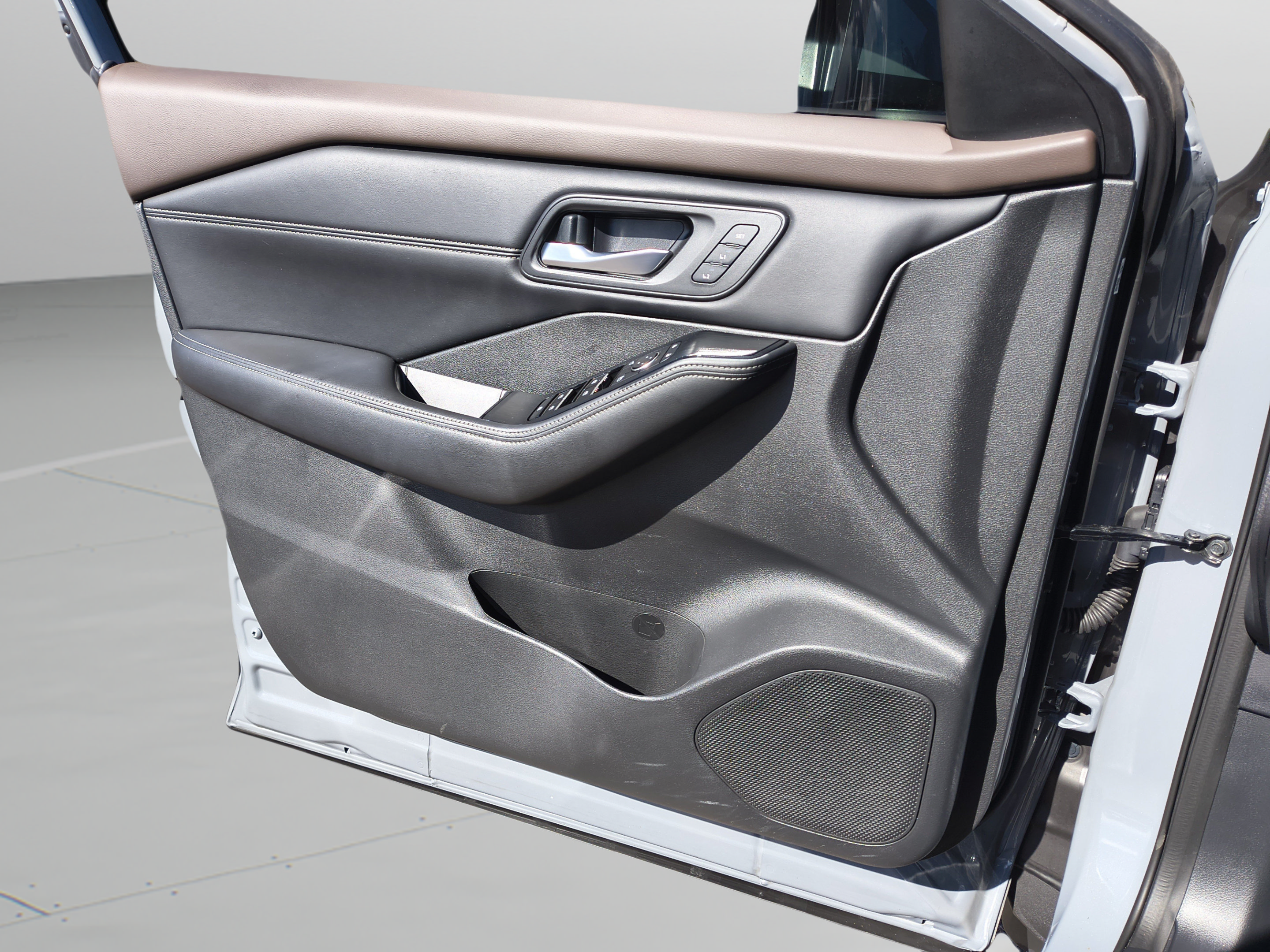 Certified 2022 Nissan Rogue SL w/ SL Premium Package FWD image 25