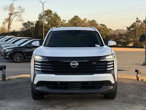 Used 2025 Nissan Kicks SR image 2