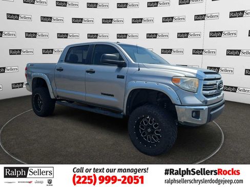 Used 2017 Toyota Tundra SR5 w/ SR5 Upgrade Package AWD/4WD image 1