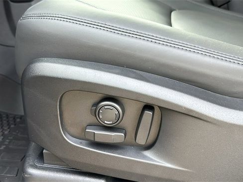 New 2026 Land Rover Defender 110 X-Dynamic SE image 12