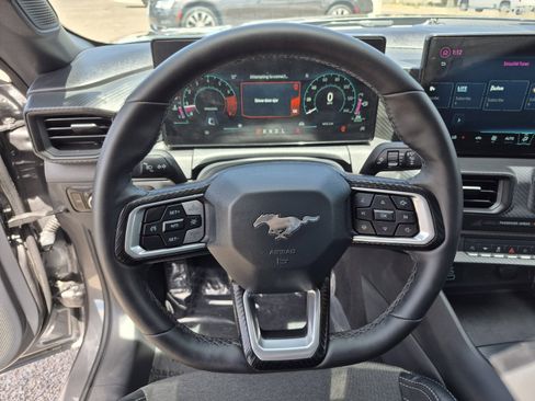 Used 2025 Ford Mustang Coupe RWD image 11