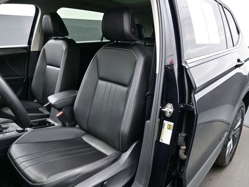 Used 2022 Volkswagen Tiguan SE AWD/4WD image 12