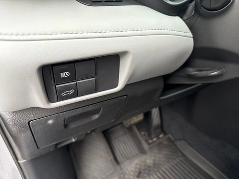 Used 2022 Toyota Highlander XLE AWD/4WD image 23