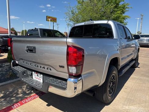 Used 2022 Toyota Tacoma SR5 RWD image 3