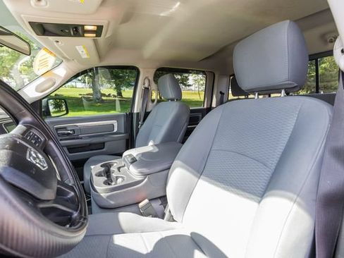 Used 2017 RAM 1500 Classic SLT AWD/4WD image 11