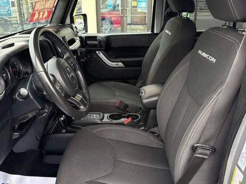 Used 2018 Jeep Wrangler Unlimited Rubicon w/ Connectivity Group image 10