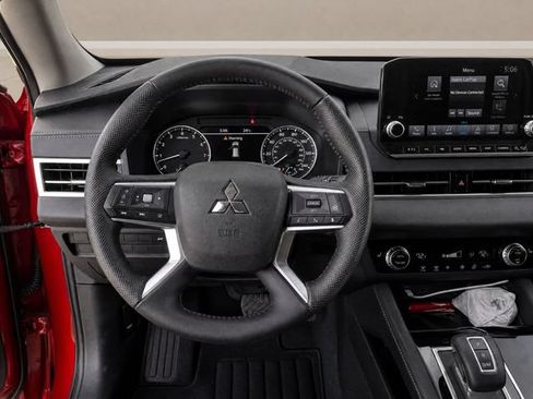 Used 2023 Mitsubishi Outlander SE FWD image 15