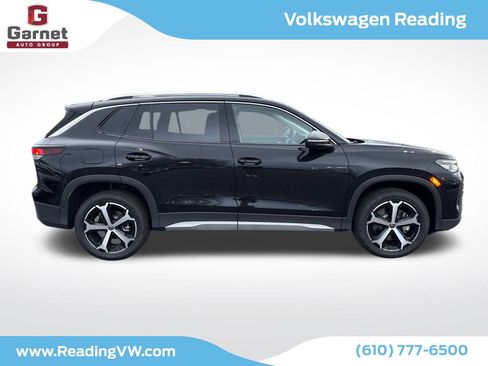 New 2025 Volkswagen Tiguan SE image 6