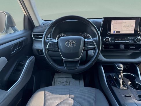 Used 2023 Toyota Highlander LE image 10