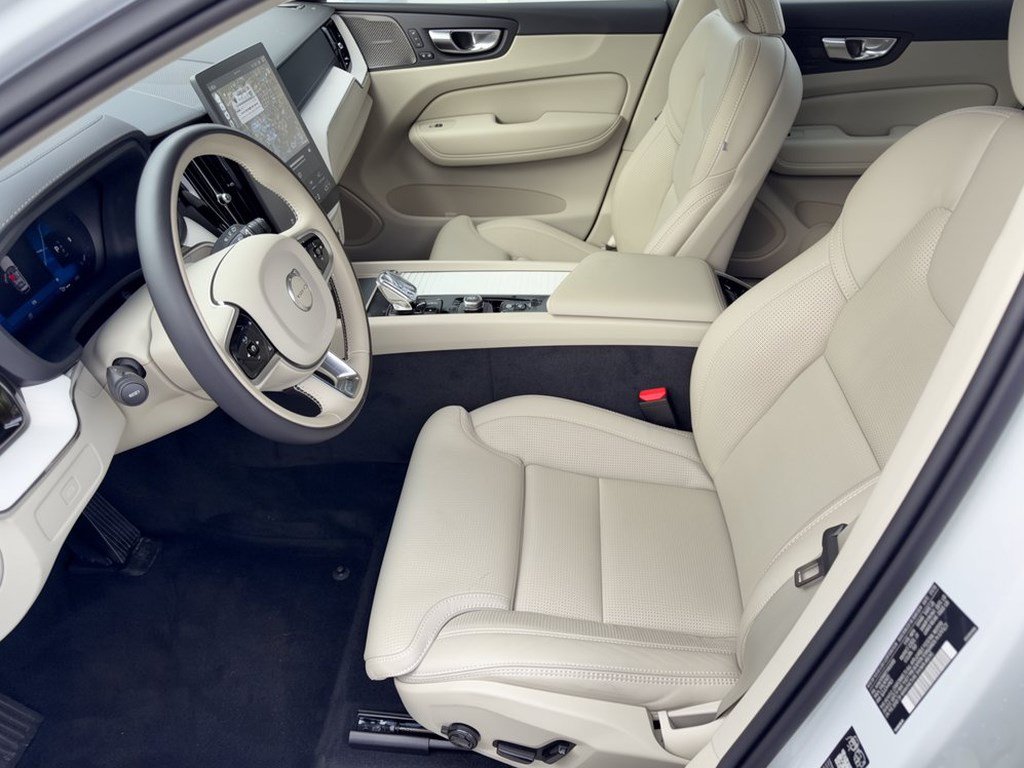 Used 2026 Volvo XC60 B5 Ultra w/ Protection Package Premier AWD/4WD image 5