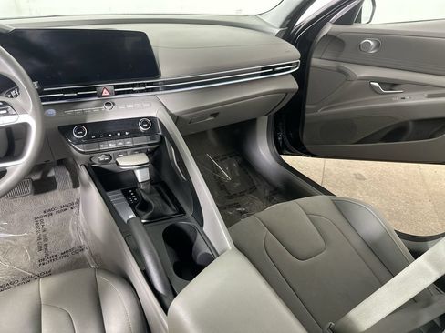 Used 2024 Hyundai Elantra SEL FWD image 19
