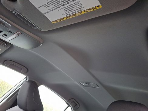 Certified 2022 Toyota Camry LE image 21