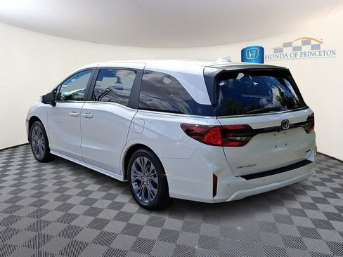 Certified 2025 Honda Odyssey Touring image 4