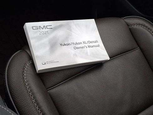 Used 2021 GMC Yukon XL Denali w/ Denali Premium Package image 27