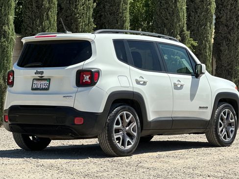Used 2016 Jeep Renegade Latitude FWD image 4