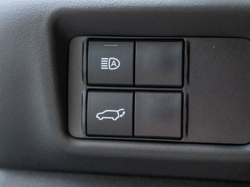 Used 2023 Toyota Highlander LE AWD/4WD image 22