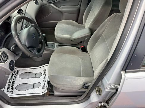 Used 2002 Ford Focus SE FWD image 12