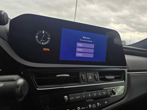 Used 2025 Lexus ES 300h w/ Premium Package image 27