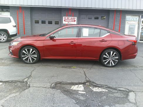 Used 2021 Nissan Altima 2.5 SR w/ SR Premium Package AWD/4WD image 14