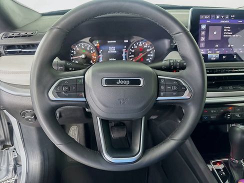 Used 2025 Jeep Compass Limited AWD/4WD image 12