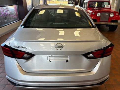 Used 2024 Nissan Altima 2.5 S FWD image 12