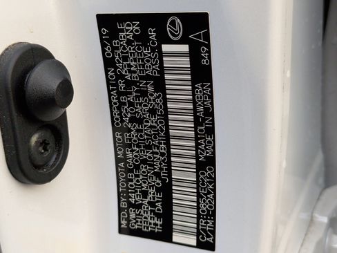 Used 2019 Lexus UX 200 image 40