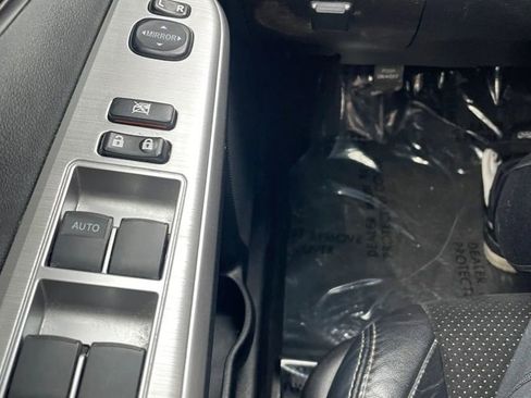 Used 2014 Toyota Camry SE w/ Leather Package FWD image 13