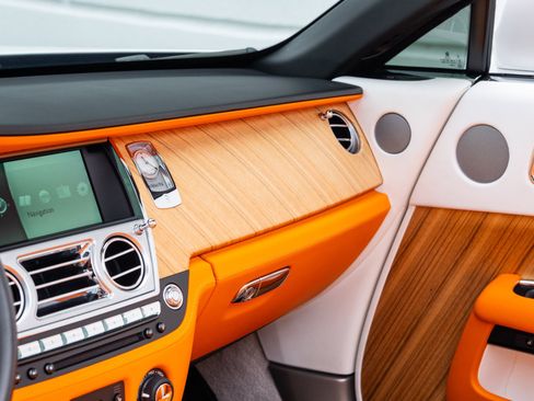 Used 2017 Rolls-Royce Dawn RWD image 69