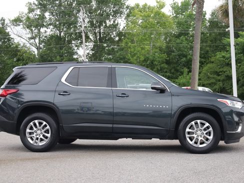 Used 2021 Chevrolet Traverse LT FWD image 6