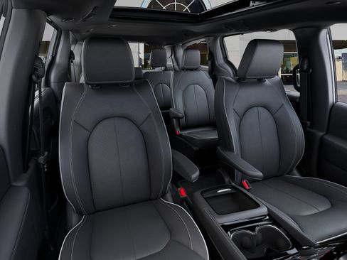 New 2026 Chrysler Pacifica Limited image 16
