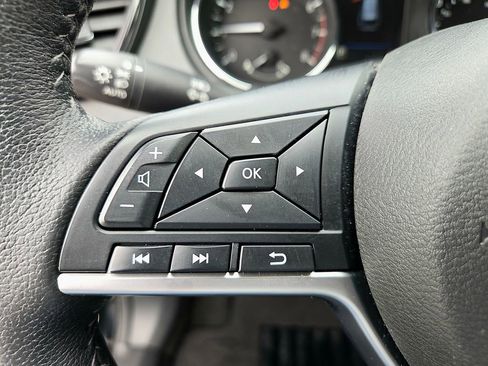 Used 2019 Nissan Rogue SV image 12