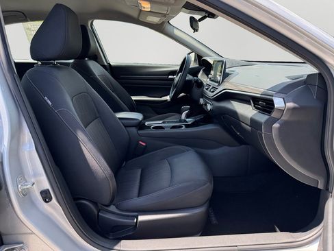 Used 2024 Nissan Altima 2.5 SV FWD image 12