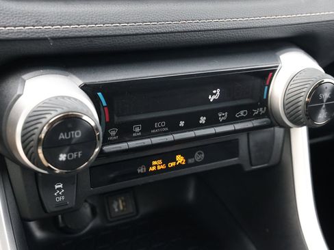 Used 2025 Toyota RAV4 LE AWD/4WD image 19