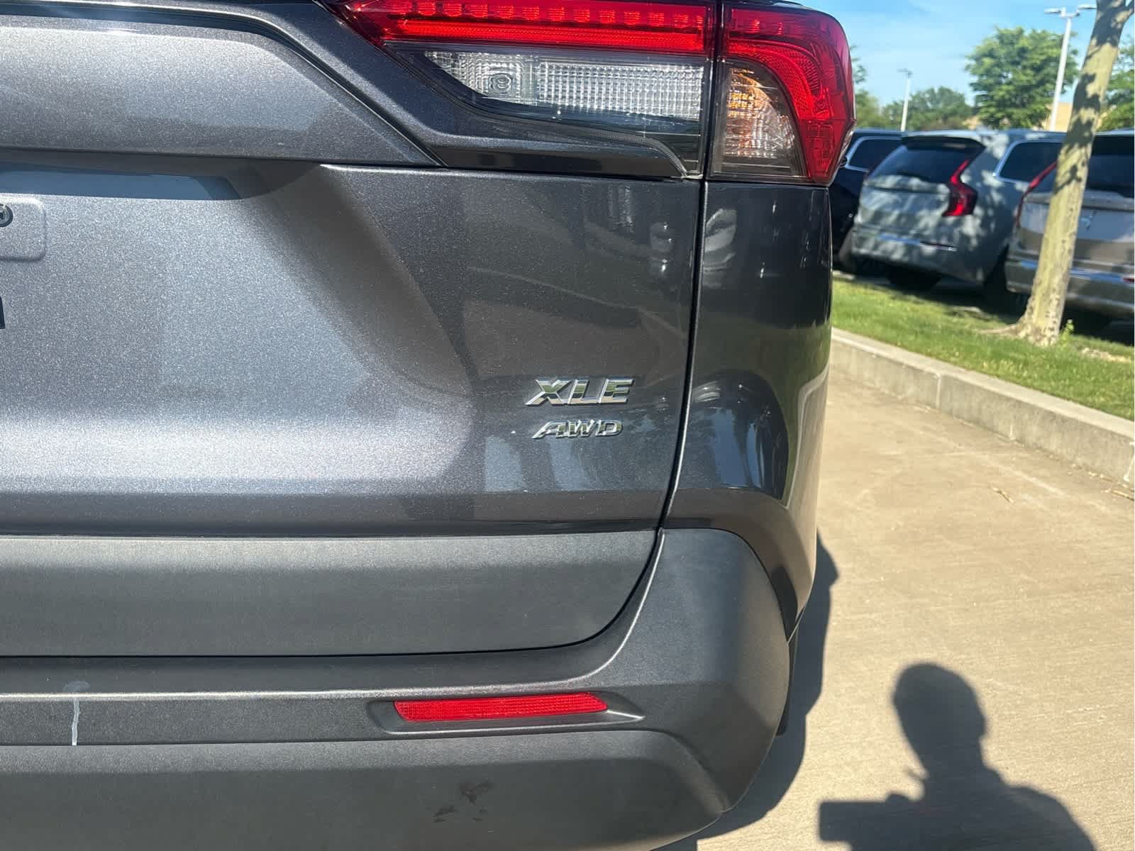 Used 2022 Toyota RAV4 XLE Premium AWD/4WD image 17